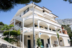 Wohnung in Duće mit Großem Grill